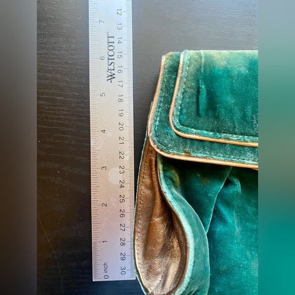Vintage Look Green Velvet Clutch - Picture 7 of 8